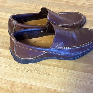 Cole Hann men’s shoe 9M-semi athletic and casual-leather upper-